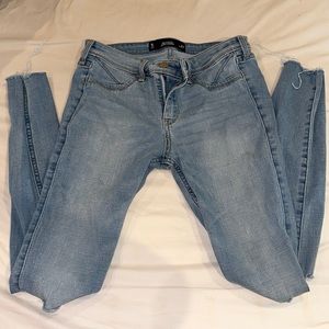 Hollister skinny jeggings size 5/w27, light wash, rips at knees